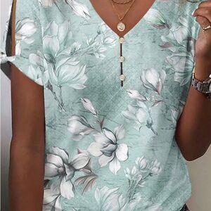 Women’s Pullover Top Green Floral Size XL NWOT